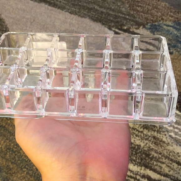 Makeup support - Picture 2 of 3